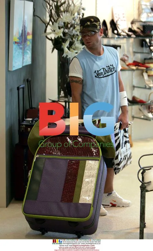 Emma B and boyfriend Bryan Harvey shopping