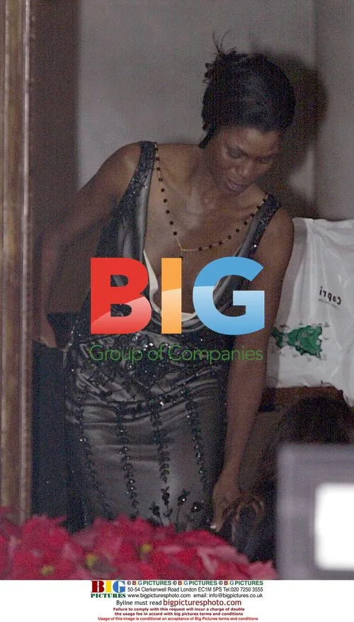 Vixen Omarosa Shopping in Beverly Hills