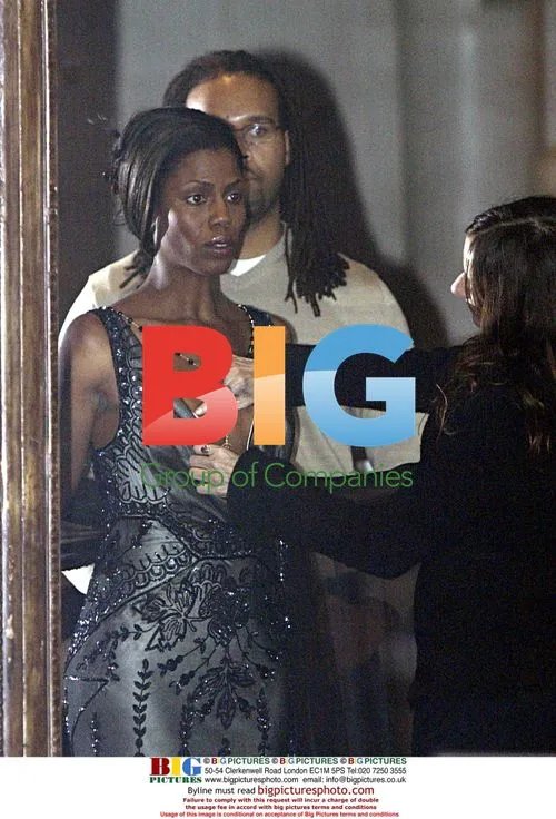 Vixen Omarosa Shopping in Beverly Hills