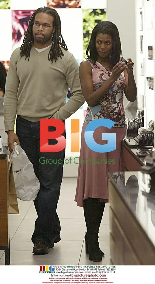 TV Star Vixen Omarosa Shopping in Beverly Hills