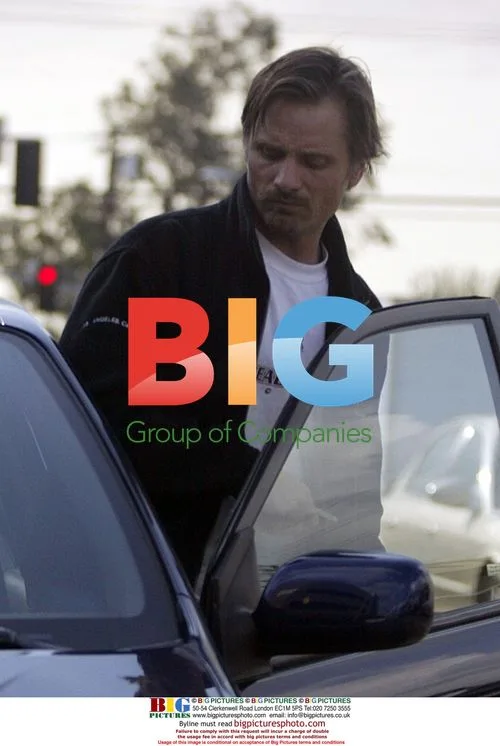 Viggo Mortensen Takes Sick Dog to Vet