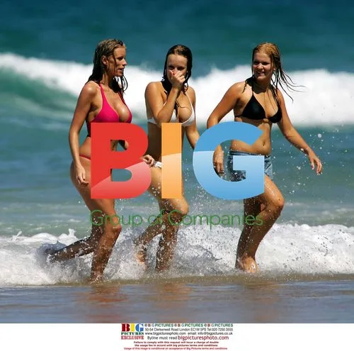 Emma B and sisters on beach