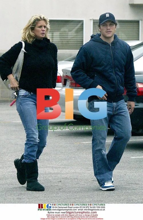 Rachel Hunter Shows Off Engagement Ring