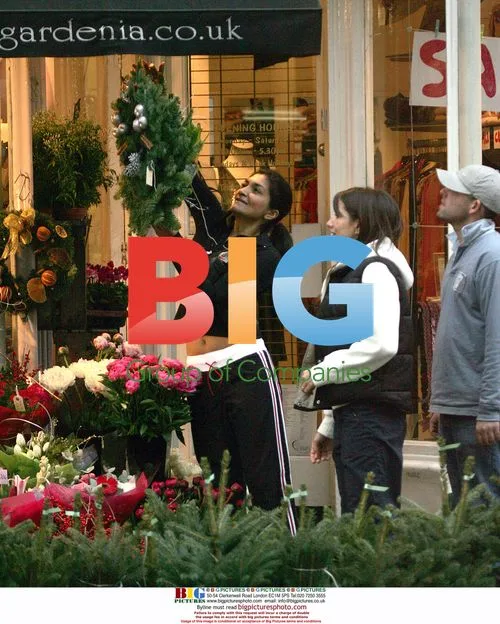 Faria Alam Christmas Shopping