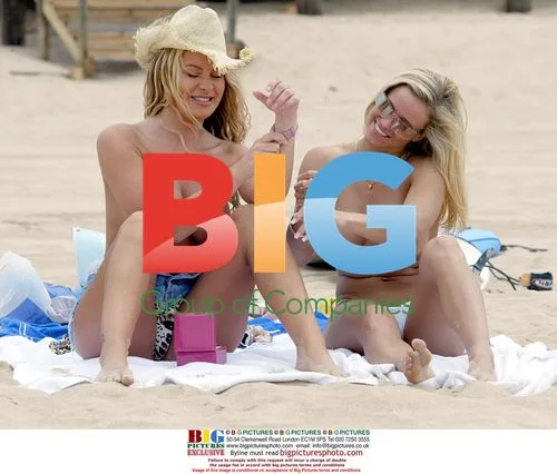 Aussie models on holiday in Portugal