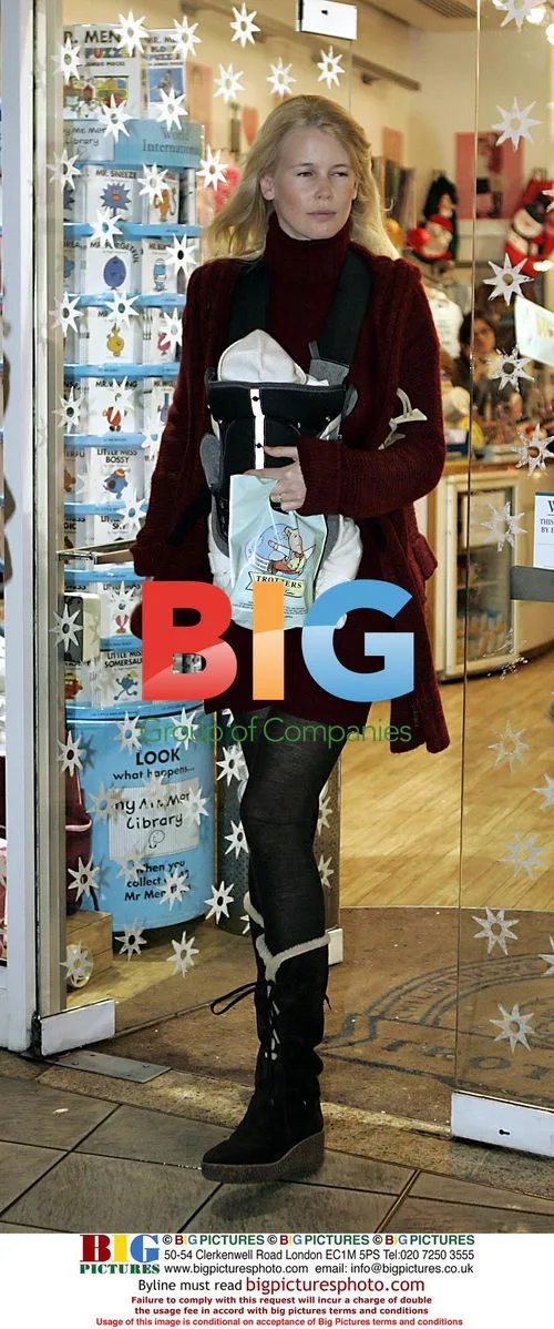 Claudia Schiffer Christmas Shopping