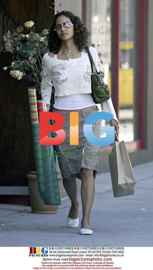 Halle Berry Christmas Shopping