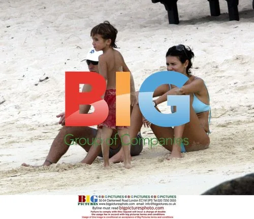 Raul Gonzalez with family in Mauritius