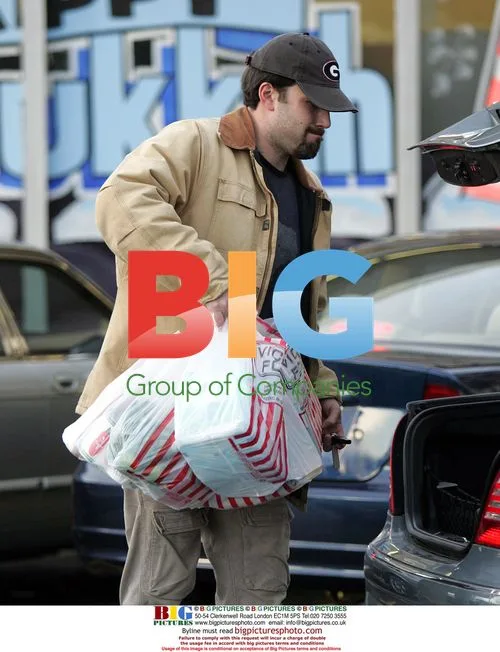Ben Affleck and Jennifer Garner shopping