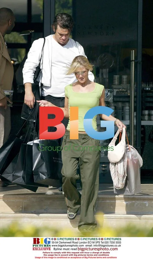 Robbie Williams Shopping in Beverly Hills