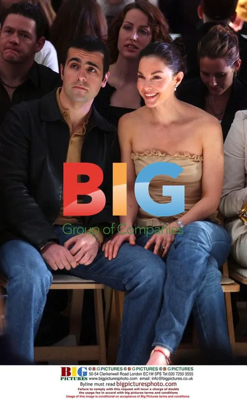 Ashley Judd at Tuleh Fall 2004 Show