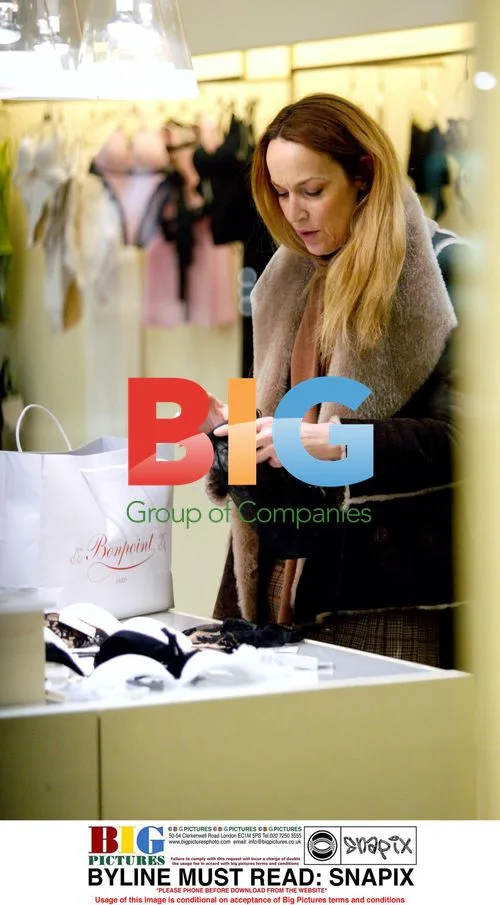 Jerry Hall Shopping on Sloane Street