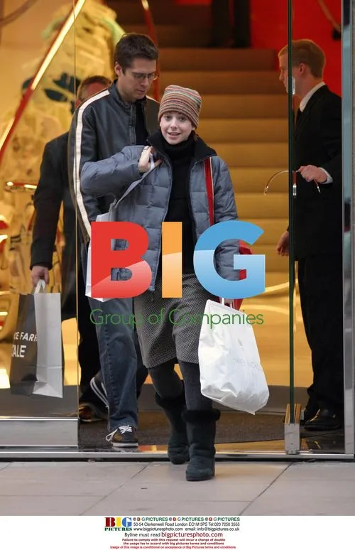 Alyson Hannigan and Alexis Denisof Shopping