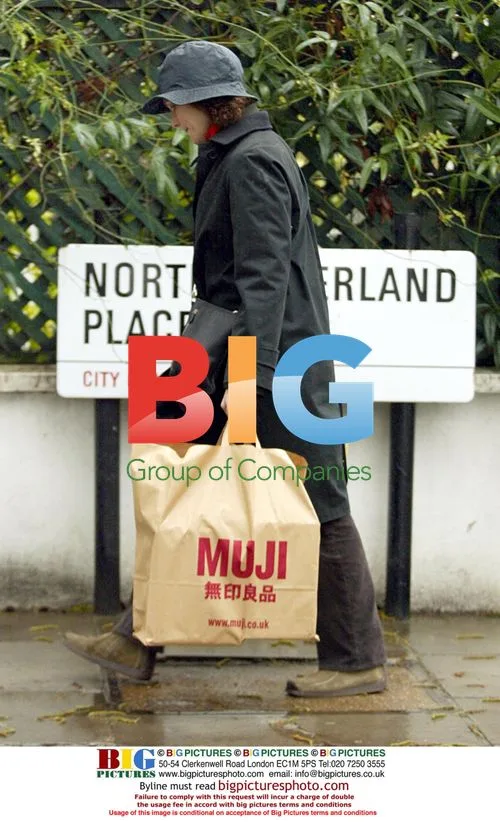 Actress Mary Elizabeth Mastriantonio Shopping in Notting Hill
