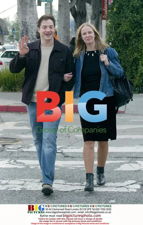 Brendan Frasier shopping with mother