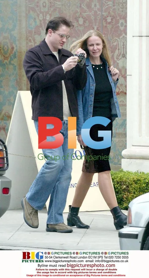 Brendan Frasier shopping with mother