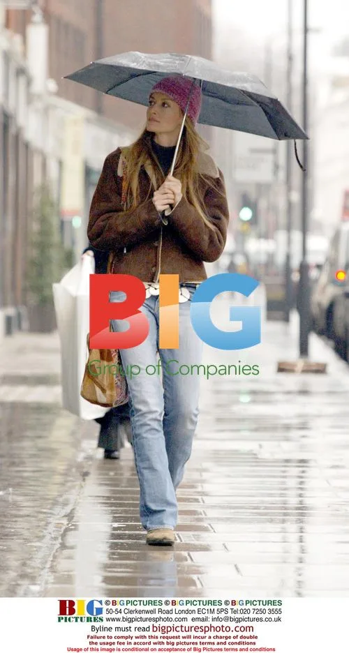 Natasha McElhone shopping in London