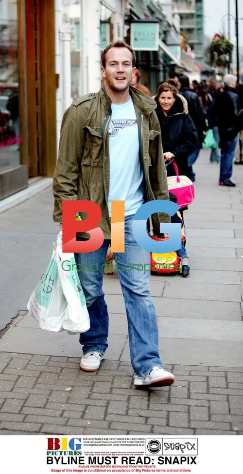 Ben Hull Strolls in London