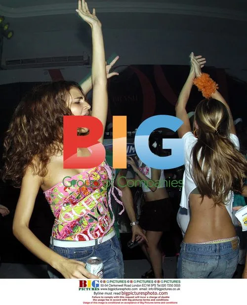Fernanda Tavares dances samba at Vogue party in Salvador