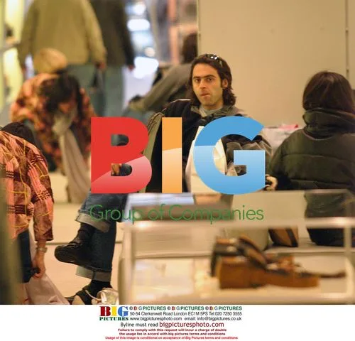 Ronnie O'Sullivan shopping in London