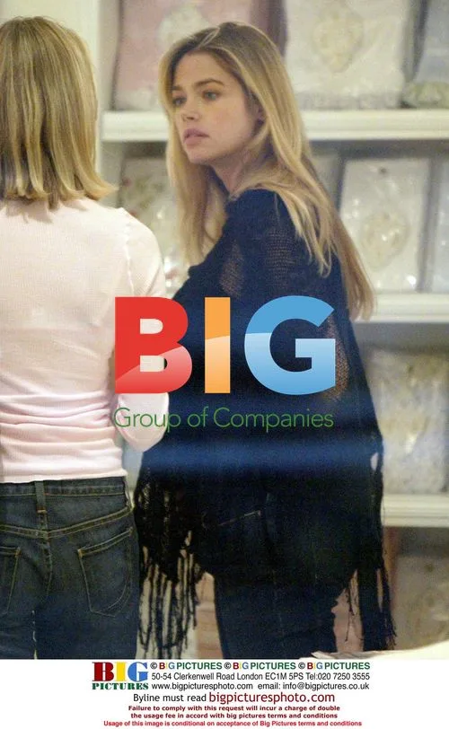 Pregnant Denis Richards Shopping