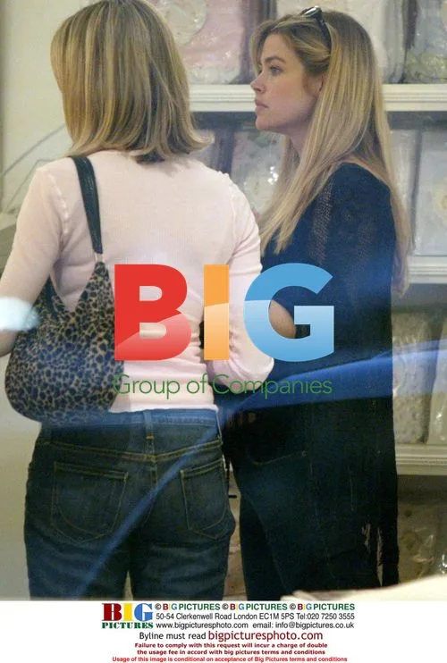 Pregnant Denis Richards Shopping