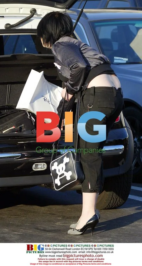 Kelly Osbourne Shopping in Hollywood