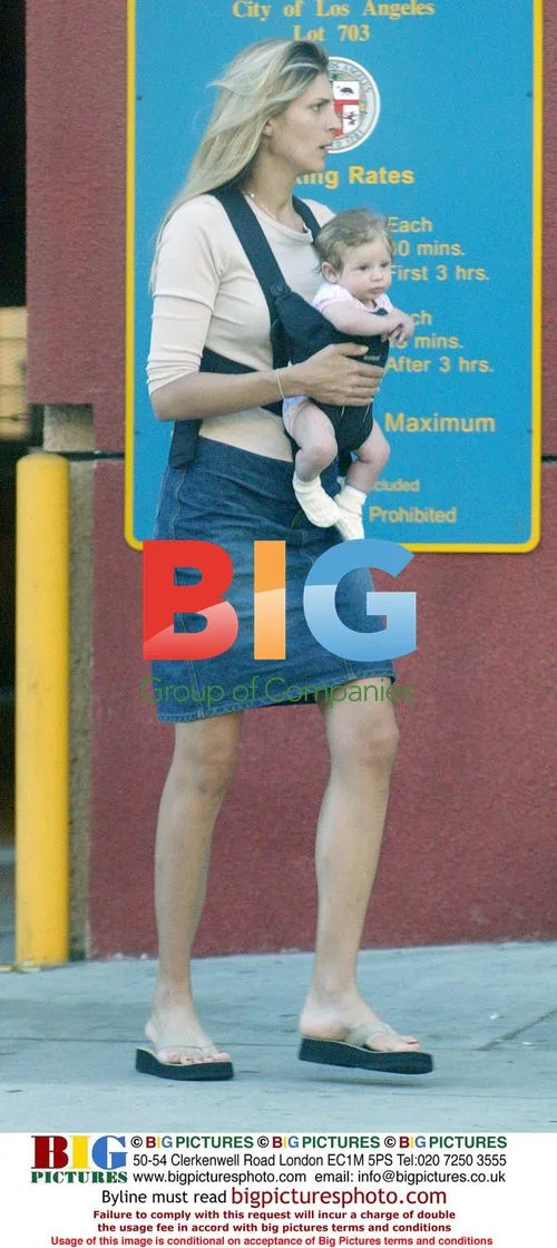 Gabrielle Reese out with daughter shopping in West Hollywood