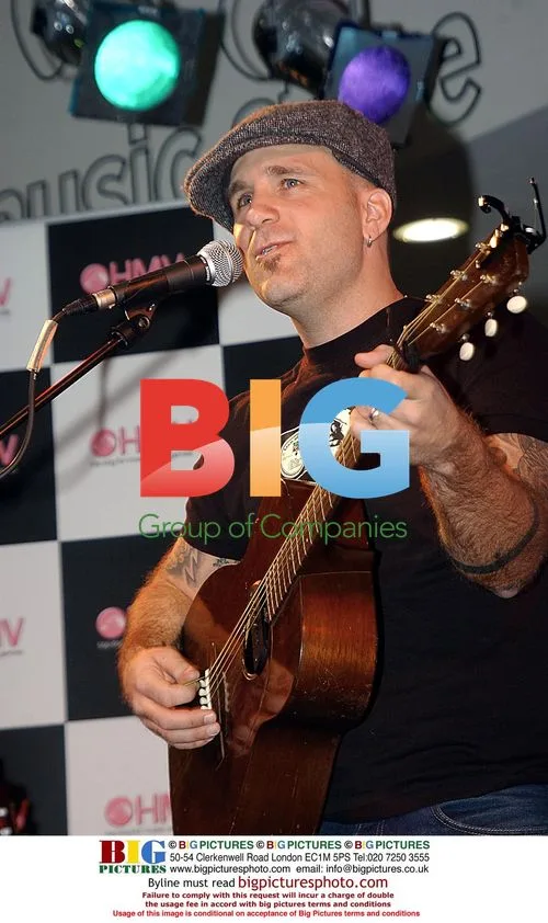 Gary Jules Performs Live at HMV London