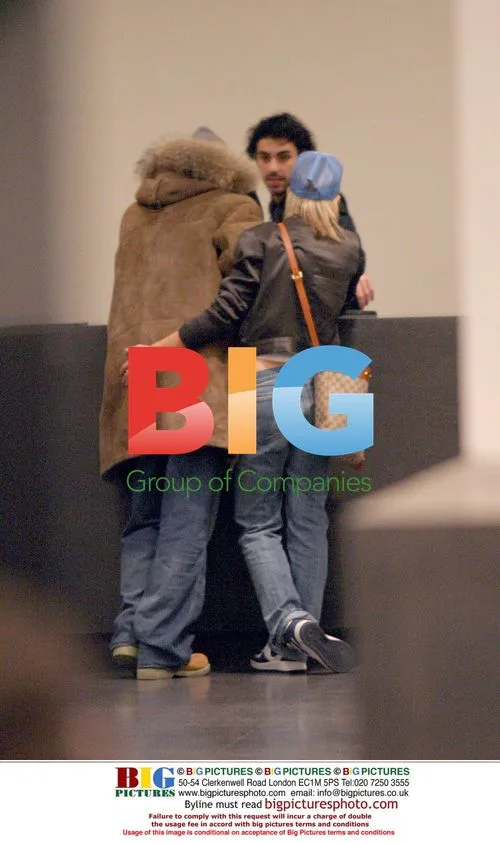 Kate Lawler Shopping with Boyfriend
