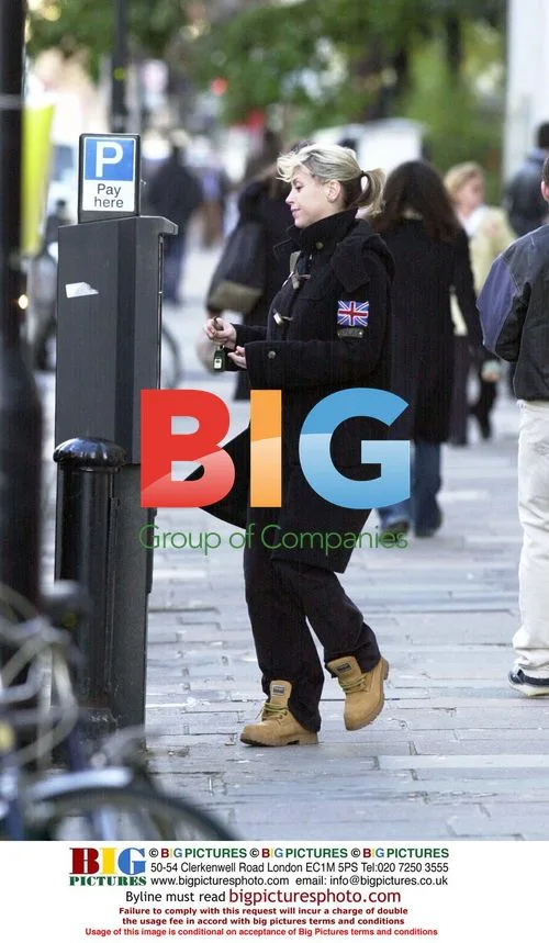 Nicole Appleton Receives Parking Ticket