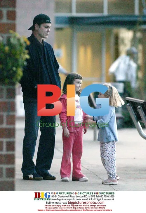 Ray Liotta and daughter at park