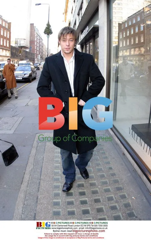 Duncan James of Blue shopping in Knightsbridge