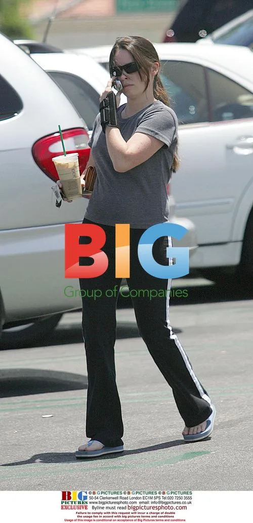 Holly Marie Combs Leaving Yoga, Wrist Injury