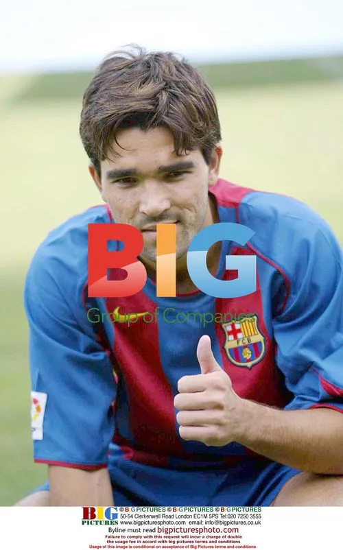 Deco Signs 4-Year Deal at Barcelona