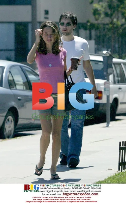 Toby McGuire and Jen Meyer stroll in Santa Monica