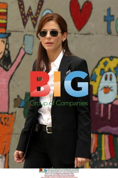 SANDRA BULLOCK on 'Miss Congeniality 2' set