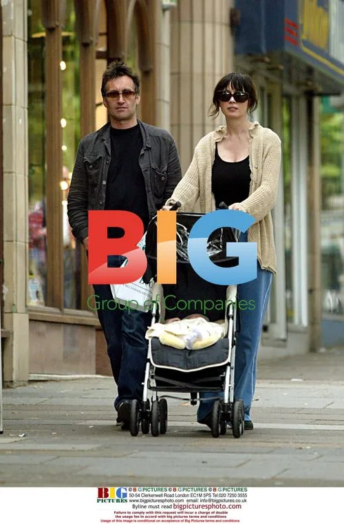 Lysette Anthony and family out shopping