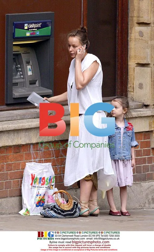 Samantha Morton and Daughter Shopping