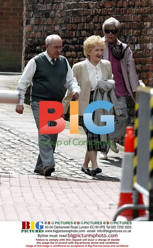 Corrie Old Timers Leaving Set