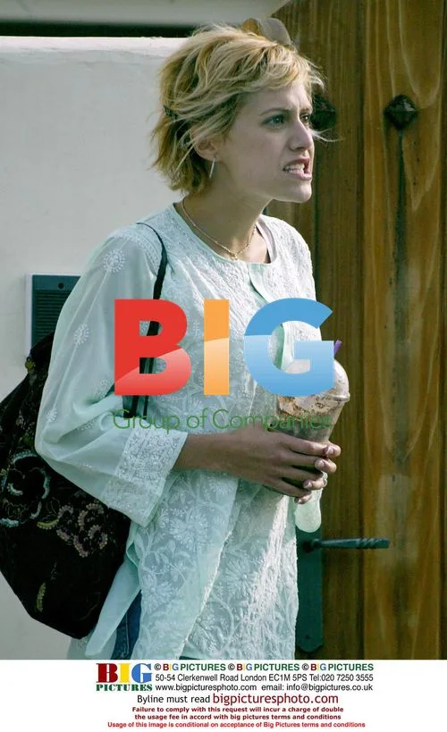 Britney Murphy and Jeff Kwatinetz house hunting in Malibu