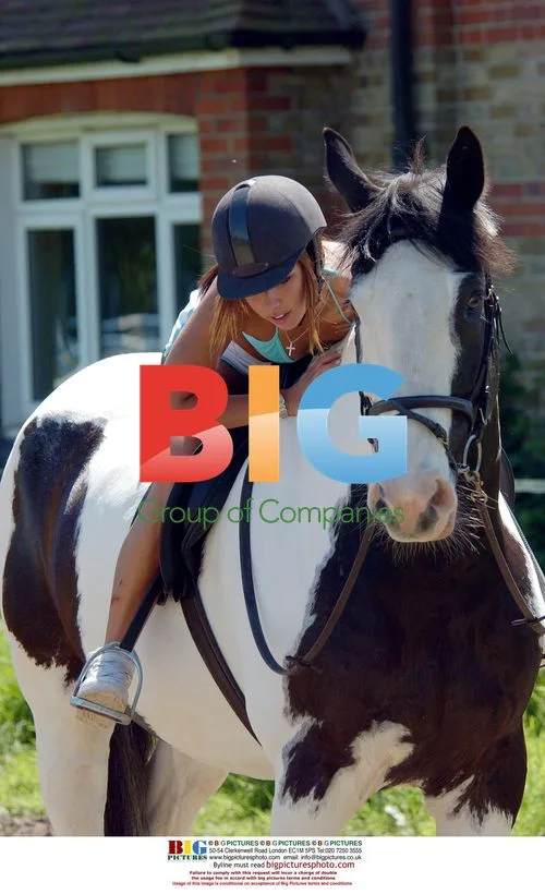 Glamour Model Leilani Grooms Horse