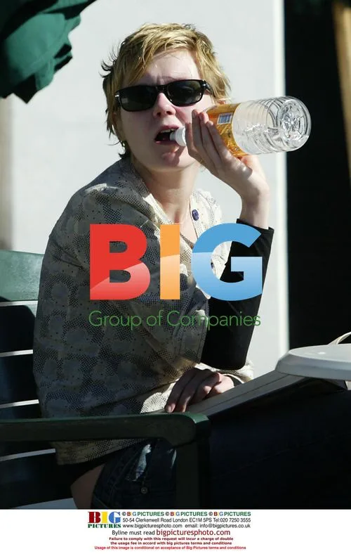Kirsten Dunst at Car Wash