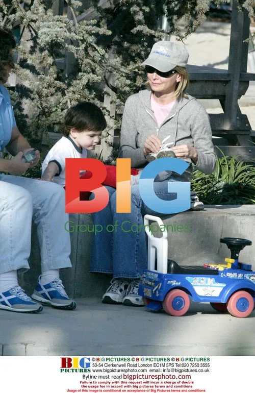 Calista Flockhart Leaving Bookstore