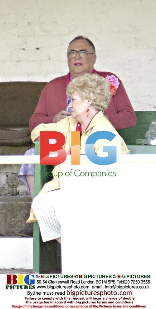 Coronation Street's Bill Tarmey Dresses as Woman