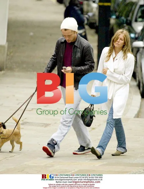 Jude Law and Sienna Miller walking dog