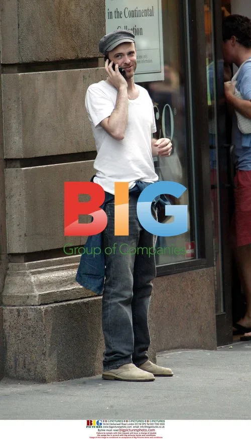 Musician Fran Healey and Wife Shopping in NYC