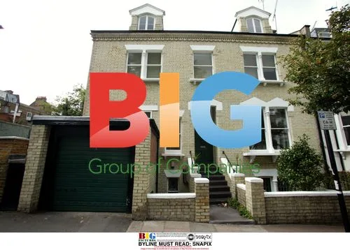 Jacques Santini House Hunting in London