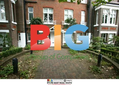 Jacques Santini House Hunting in London