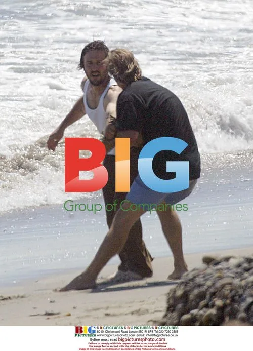 David Arquette chases paparazzi on Malibu beach